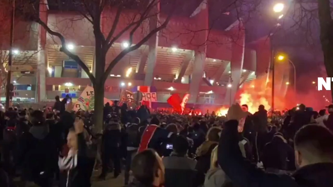 PSG - Dortmund : les images folles de la communion entre les supporters et les joueurs du Paris Saint-Germain