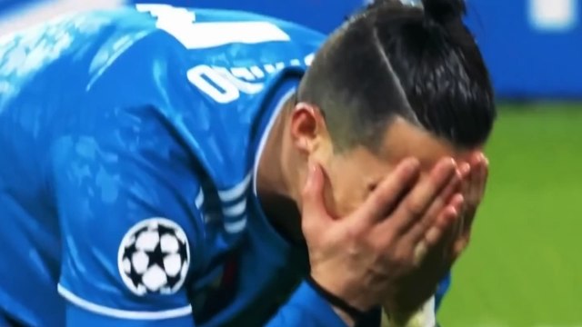 Ligue des champions : les images du recadrage tactique de Cristiano Ronaldo à la mi-temps de Lyon - Juventus