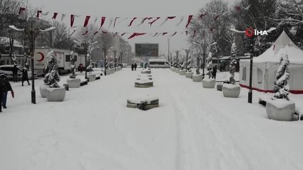 Sultangazi'de kar manzarası böyle görüntülendi