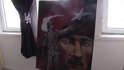 İstiklal Marşı'nın her dizesini 41 resimle tuvale yansıttılar