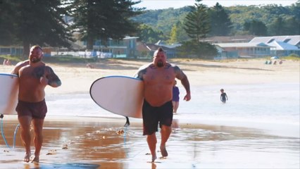 Eddie Hall : The Beast s'essaye au surf dans une vidéo forcément magique