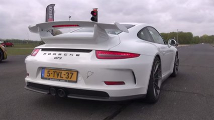 Une Porsche 911 GT3 réalise des départs hallucinants