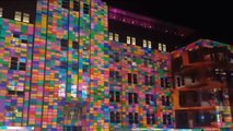Un spectacle de lumière extraordinaire projeté sur un immeuble en Australie