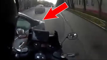 Un motard percute un poteau lors d'un accident de la circulation