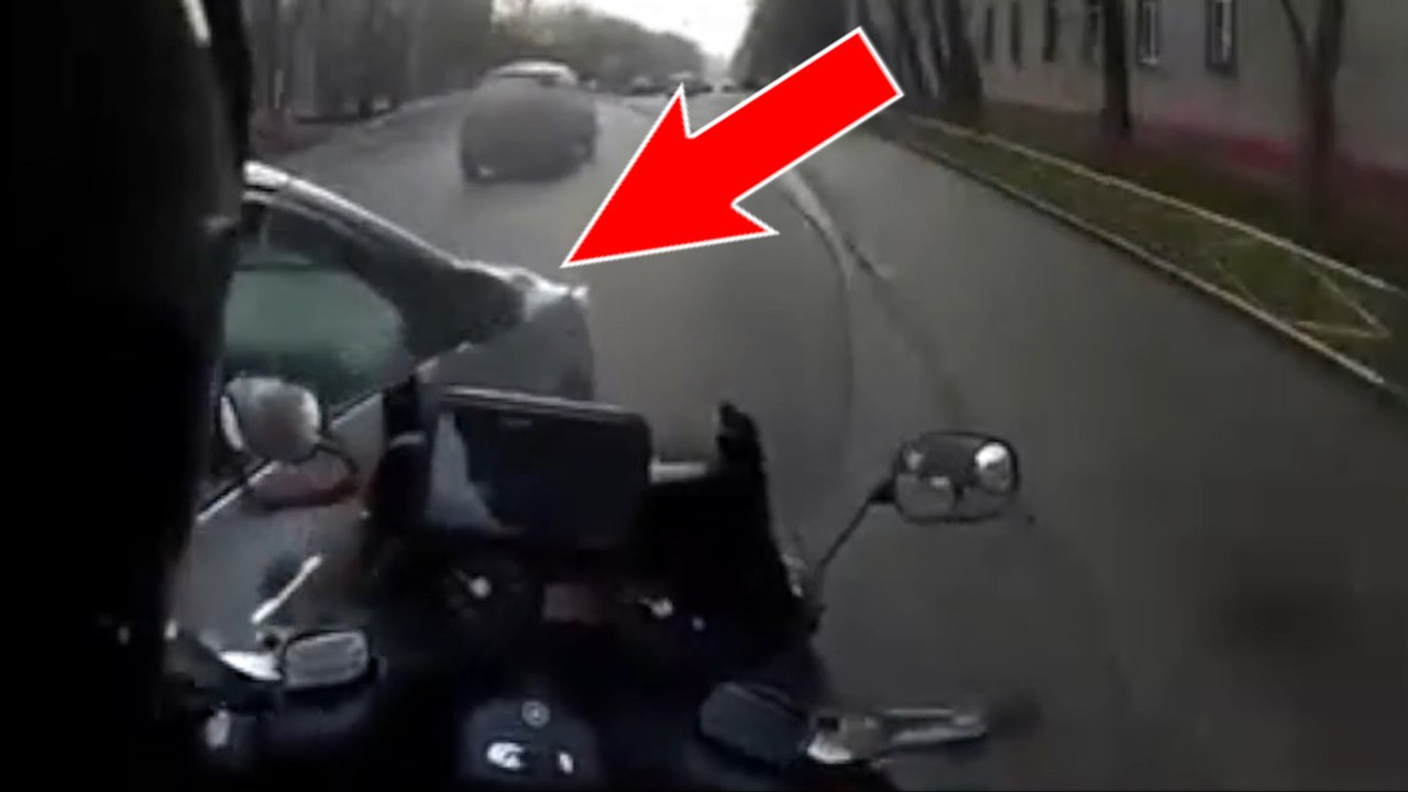 Un motard percute un poteau lors d'un accident de la circulation