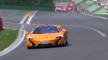 Une McLaren P1 entre en piste pour des accélérations impressionnantes