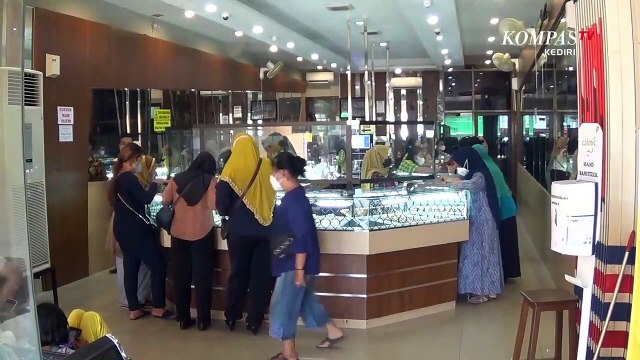 Harga Emas Naik, Warga Berbondong-bondong Jual Perhiasan