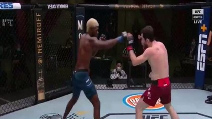 UFC : Le KO ultra violent de Trevin Jones qui réalise le comeback de l'année