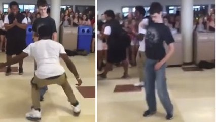 Il bluffe tout le monde lors d'une battle de danse au lycée