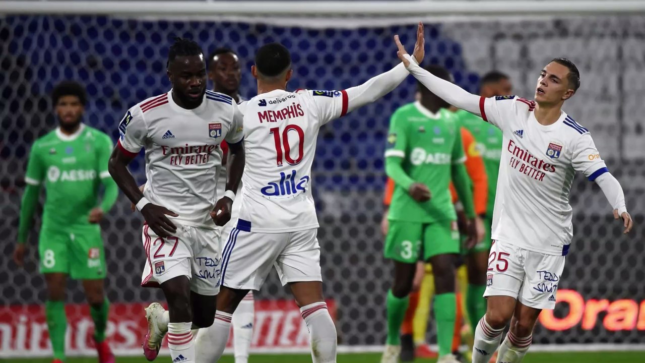 Football : un ancien joueur de Lyon insulte Sai...