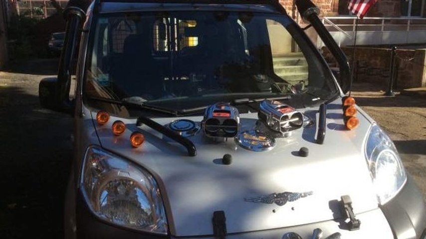 Le Bon Coin : il vend une Citroën Nemo...