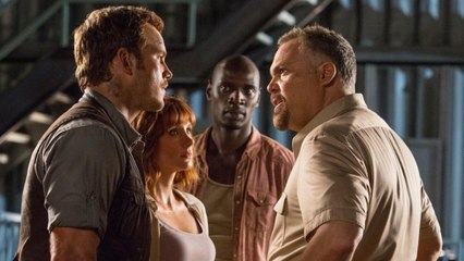 Jurassic World : Chris Pratt et Omar Sy dressent des raptors dans un nouvel extrait