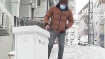 Kar yağışı etkili oldu - Yürümekte zorlanan vatandaşlar (2)