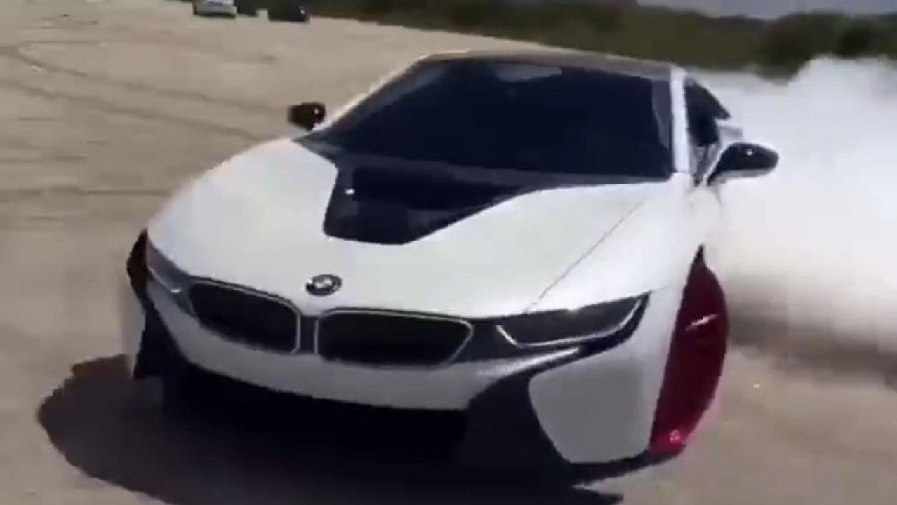 Un drift de dingue au volant d'une BMW I8
