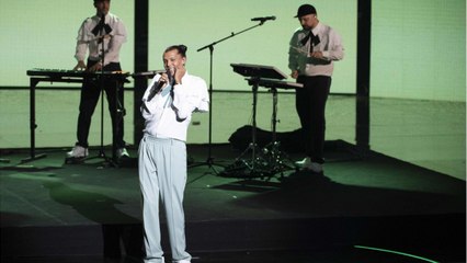 VOICI - Stromae : les lourdes accusations d'une danseuse qui a participé au tournage de son dernier clip