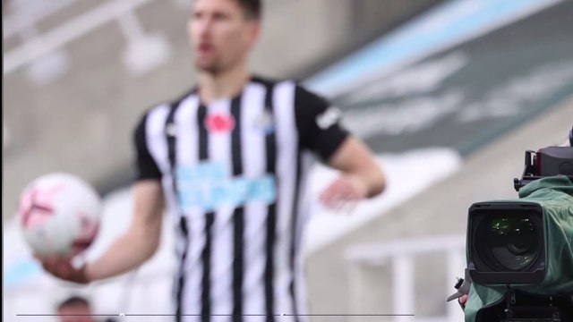 Insolite : une intelligence artificielle confond la tête de l'arbitre avec le ballon pendant un match