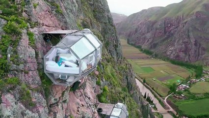 Avec les Skylodges, dormez suspendus dans le vide !