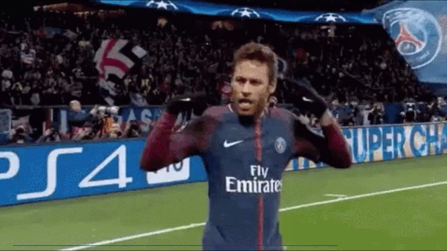 Insolite : pourquoi les joueurs de football se mettent la main devant la bouche pour communiquer entre eux