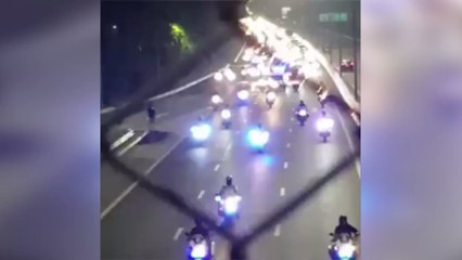 Décès de Maradona : les images incroyables du transport de son corps