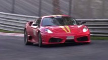 Après avoir fait le plein, la Ferrari 430 Scuderia se rend tranquillement à Nürburgring