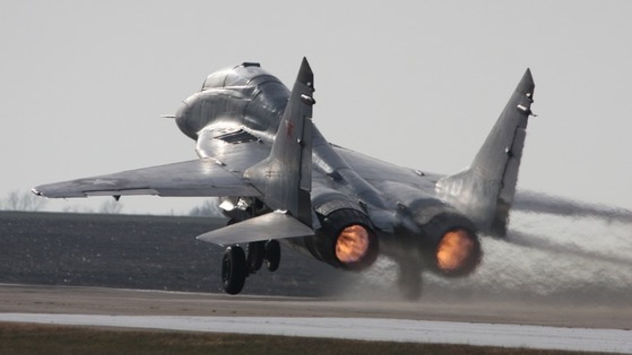 Avion de chasse MIG-29 : son décollage spectaculaire va vous donner des frissons