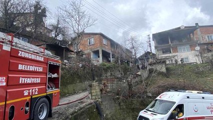 Sobadan çıkan yangın 2 katlı evi kullanılamaz hale getirdi