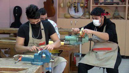 ÖĞRENCİLER, OKULDA ALDIKLARI EĞİTİMLE ENSTRÜMAN ÜRETİYOR -2
