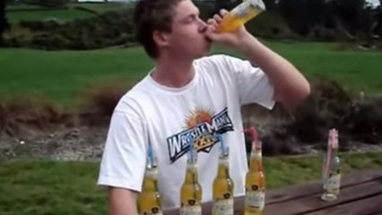 Il boit six bières d'un coup et se ridiculise