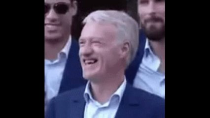 Didier Deschamps : le sélectionneur de l'équipe de France arrive à tenir une heure en faisant la planche