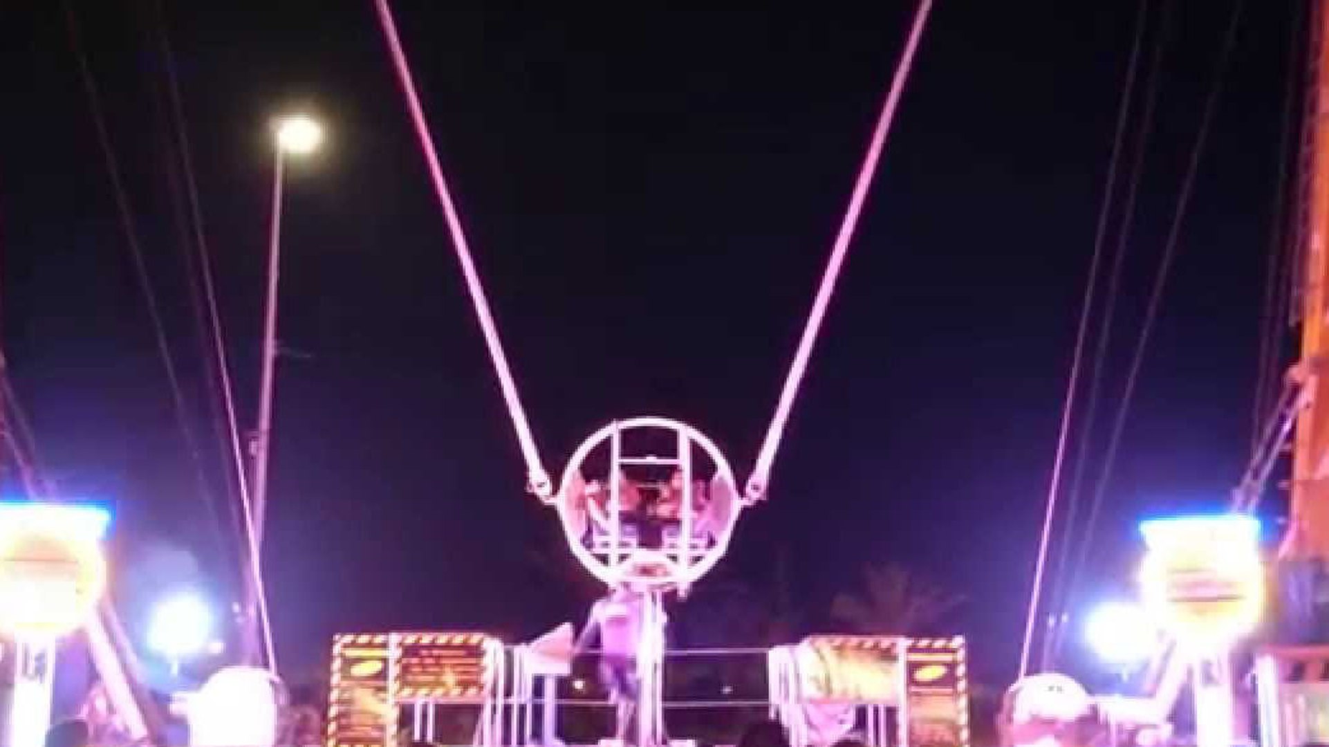 Luna Park : un accident spectaculaire au Cap d'Agde dans l'attraction Le  5ème élément - Vidéo Dailymotion