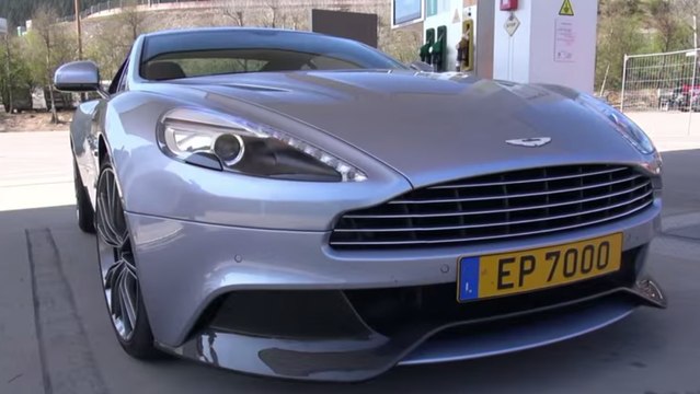 La magnifique Aston Martin Vanquish fait rugir son moteur pour votre plus grand plaisir