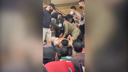 Ricuh, Satpol PP yang Mengawal Operasi Pasar Malah Ikut Rebutan Minyak Goreng