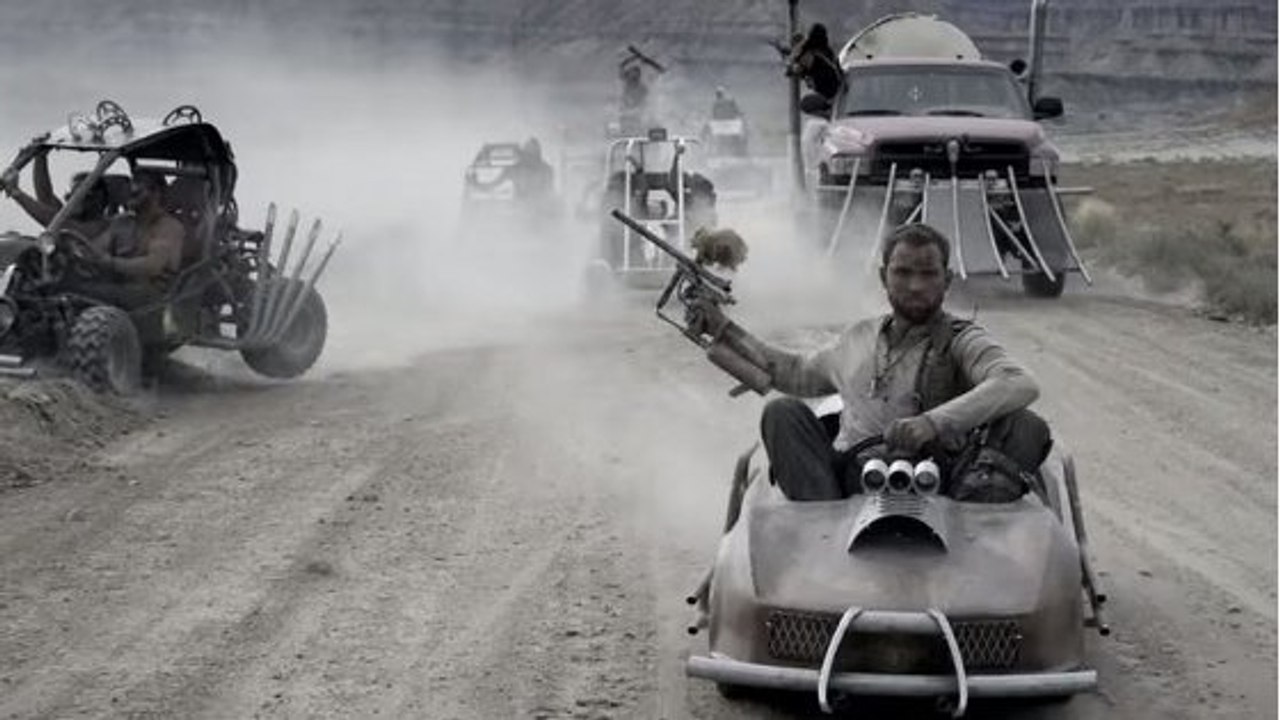 Mad Max Fury Road : Découvrez une hallucinante bataille de paintball dans le désert