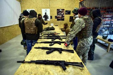 Son dakika haber! Ukrayna'da cepheye gidecek sivillere askeri eğitim veriliyor