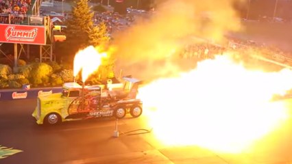 Shockwave : Ce camion brûle littéralement le bitume !