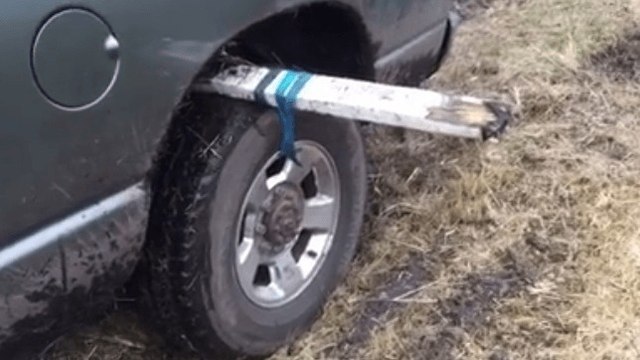 L'astuce imparable pour dégager sa voiture enlisée