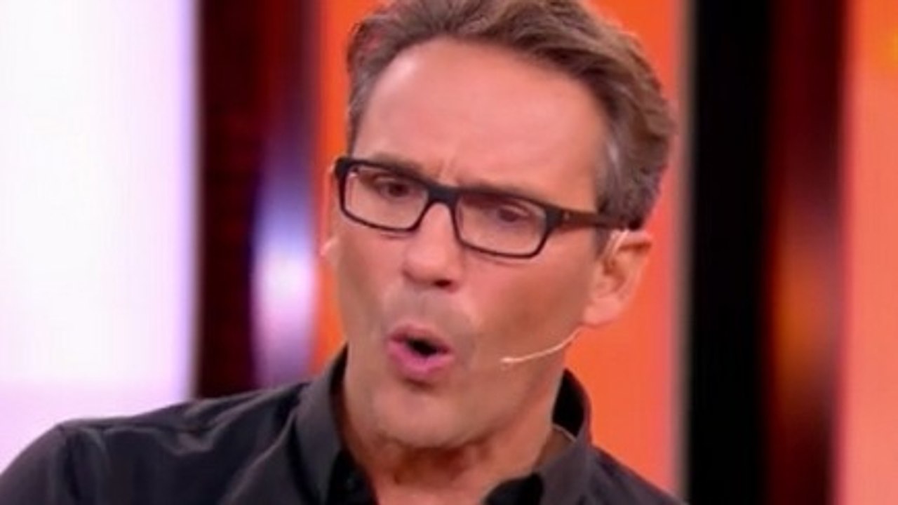 A prendre ou à laisser : Julien Courbet craque pour les "obus" d'une candidate bimbo