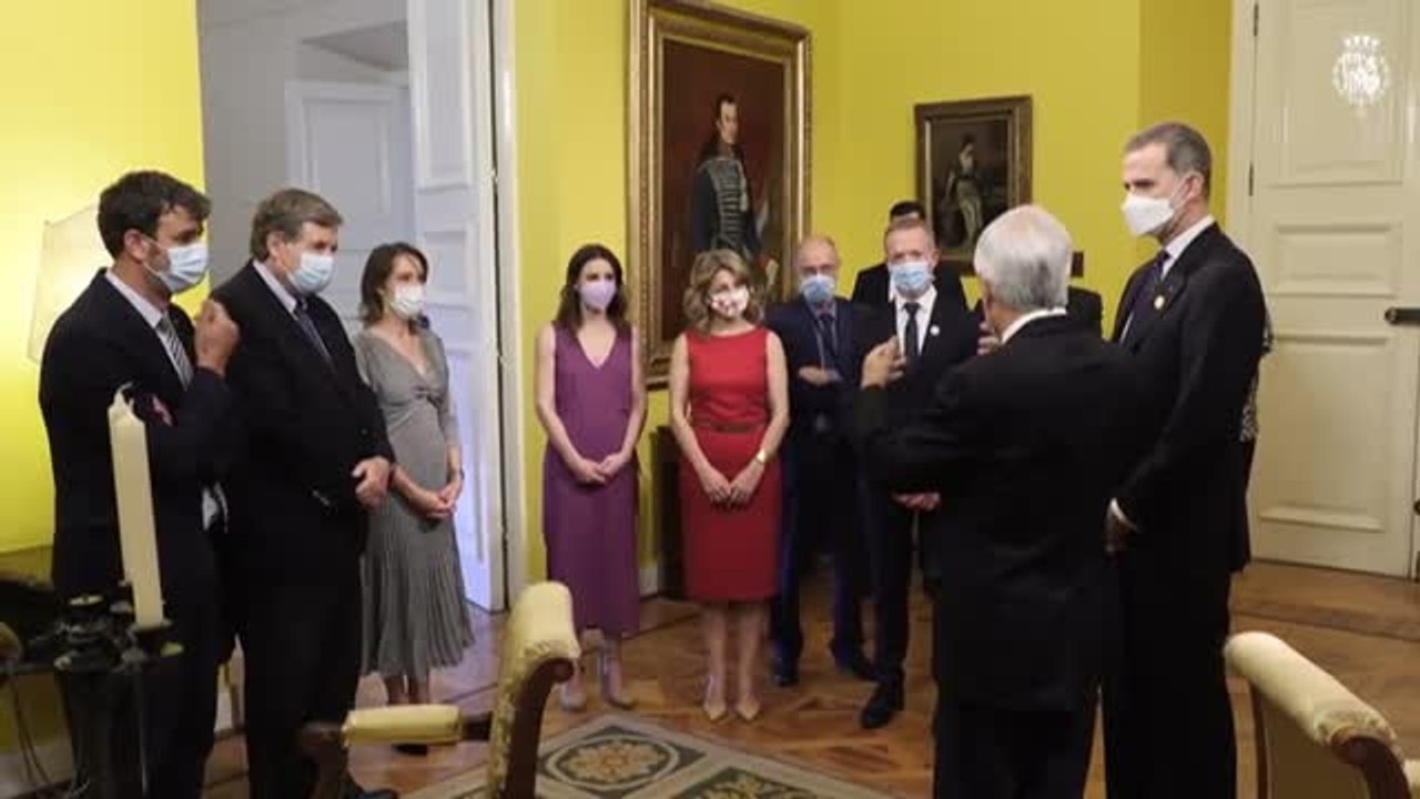 El rey, en Chile con Yolanda Díaz e Irene Montero