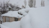 Karlıova'da 30 köy yolu kardan kapandı