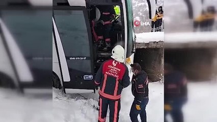 Gümüşhane'de yolcu otobüsüyle otomobil çarpıştı