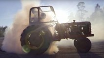 Rickard Nilsson réalise une série de drifts monstrueux avec un tracteur