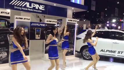 Une danse surréaliste lors du 36ème Salon International de l'Auto à Bangkok