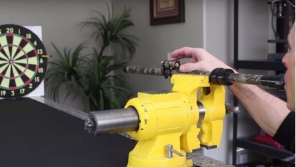 Il fabrique une sarbacane laser ultra-puissante avec du matériel acheté au magasin de bricolage