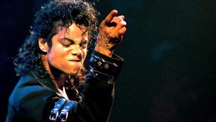 Michael Jackson est l'inventeur de chaussures anti-gravité pour se pencher à 45°