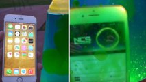Il plonge l'iPhone 6 dans une lampe à lave !