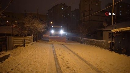 Tuzla'da karla mücadele çalışmaları gece boyunca sürdü