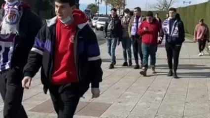 Los aficionados del Pucela toman Oviedo