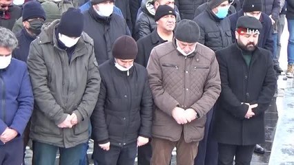 Hayatını kaybeden genç hemşire karnındaki bebekle defnedildi