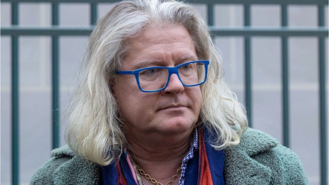 VOICI : Pierre-Jean Chalençon rend hommage à son ami Michou tout en réglant allègrement ses comptes