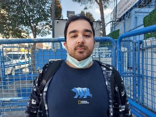 DOKTORA YUMRUK ATIP, BIÇAK ÇEKTİ